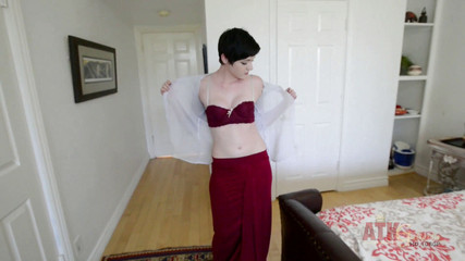 ATKIngdom: Nora Belle roztáhne surovou kundičku