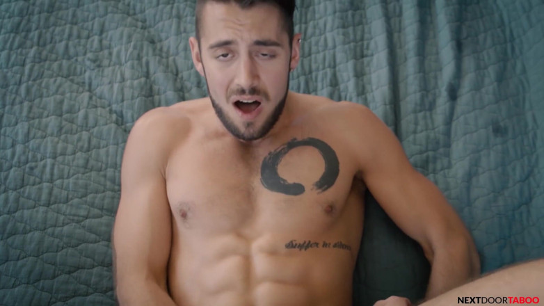 Next Door Studios: NextDoorTaboo - Donte Thick pega meio-irmão assistindo pornô gay