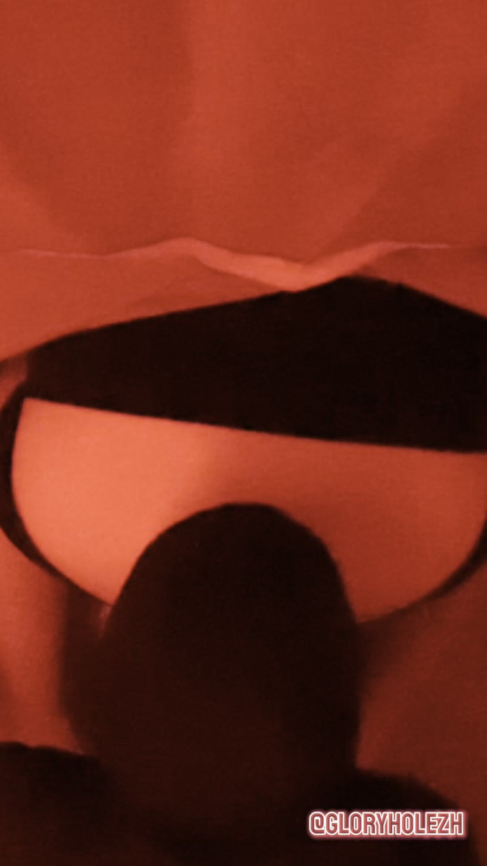 gloryholezh: Pria pengantar barang arab mampir untuk sepong kontol anon dan...