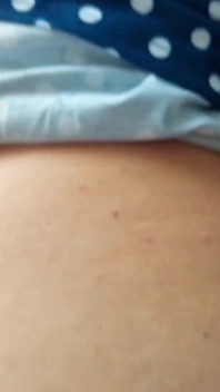 Soția amatoare blondă matură se bucură de sex pe jumătate îmbrăcată