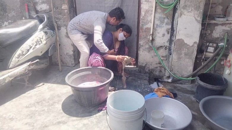 Yourgeeta8899: 옷을 씻는 동안 따먹히는 마누라