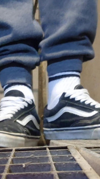 Meine Vans Skateschuhe Und Weiße Socken - Eine Zusammenstellung Von Videos, in Denen Ich Damit Spiele.