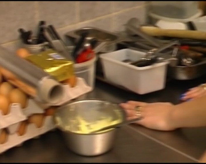 German Amateur Videos: Pelayan jerman dientot habis-habisan sama cheff di dapur