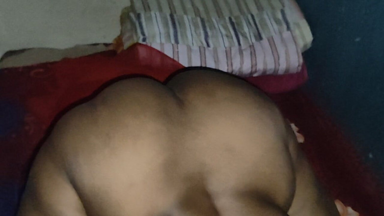 Hot_girl02: 후배위 스타일로 큰 젖탱이와 후장 섹스를 보여주는 바비