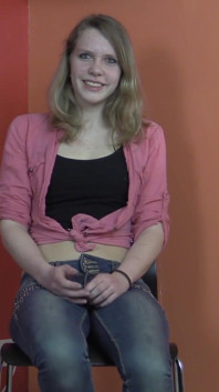 La studentessa cattiva Nina 18y al casting porno - parte 1