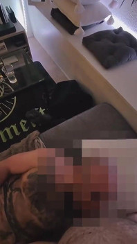 Moje POV: hetero byte návštěvník steven přijde sát a já natáčím v mém POV