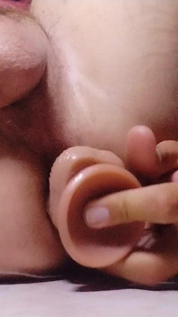 Dildo üzerinde çömelmek
