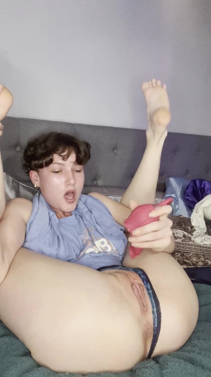 AhanuReed: Squirting Next to My BF