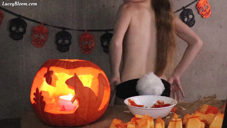 Lacey Bloom: Играю с Тыквой 5:21