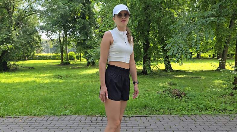 S-Wife Katy: Я допоміг красивій дівчині вилікувати її ногу супер ліками.