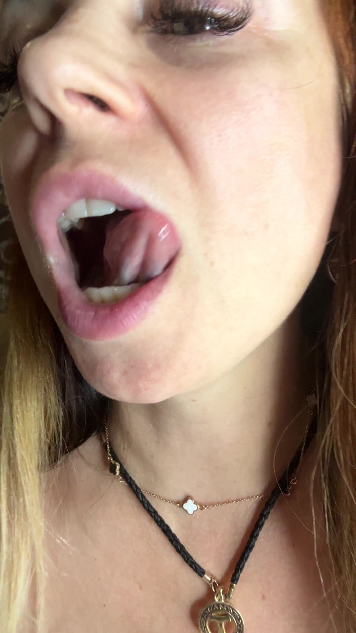 LarisaCum: Fetiche de boca de morena brillante y caliente