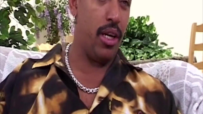 TRASHPORN: Černá děvka tvrdě šukána