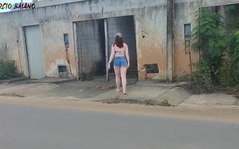 Girl Tight to Pee Enters Abandoned Building and Fucks a Man with a Big Dick