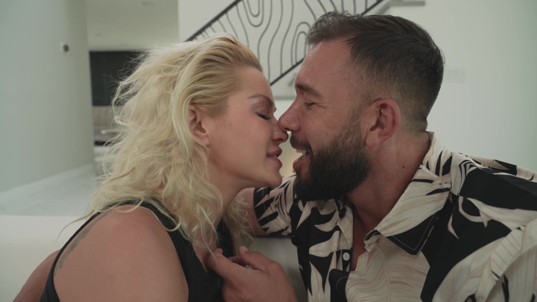 Will Pounder: Blondes schätzchen wird von ihrem freund dominiert und lässt ihn...