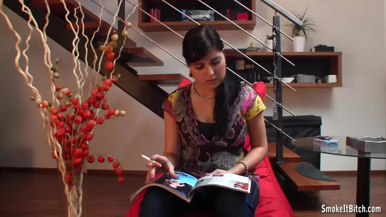 Smoke it bitch: Smokey Relax s Jane!