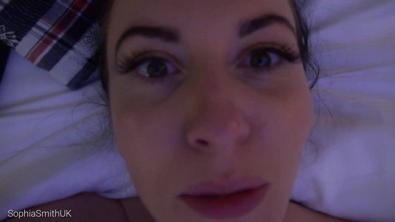 SophiaSmithUK: ASMr un grande bacio