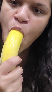 Eu Enfio a Banana Na Minha Buceta Quente