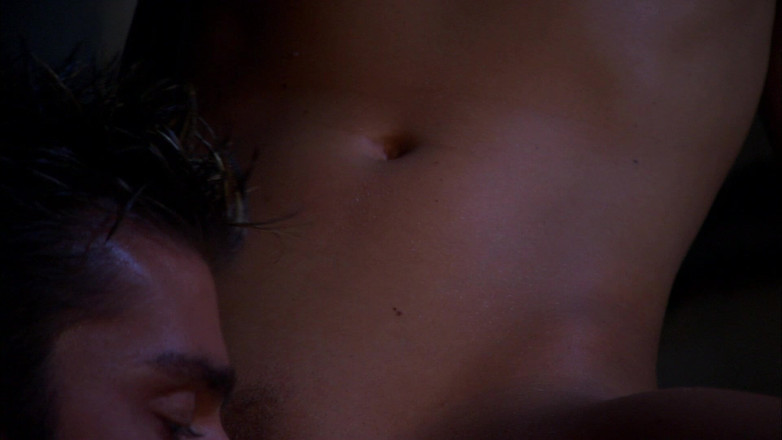 Hand Lotion Studios: Une chanteuse blonde séduisante aux lèvres de chatte parfaites se...