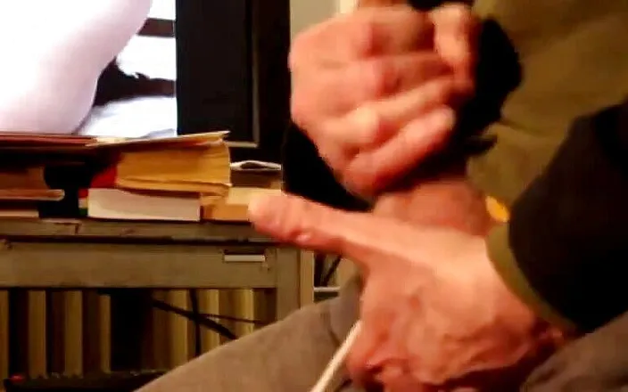 Mstbooblover: Sensual handjob with bra