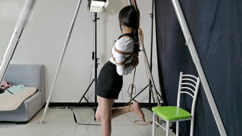 Asian bondage: Erotická přítelkyně s OL, hra na lanové bondage
