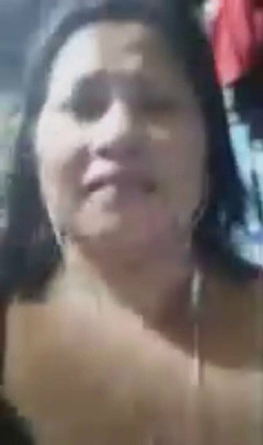 Carol Rayos De Guzman: Servírka dělá sperma v koupelně