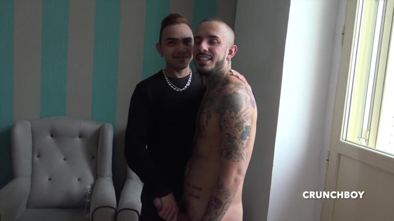 Pigs dudes bareback club: Сексуальна попа з Мадрида, яку використовує Калід