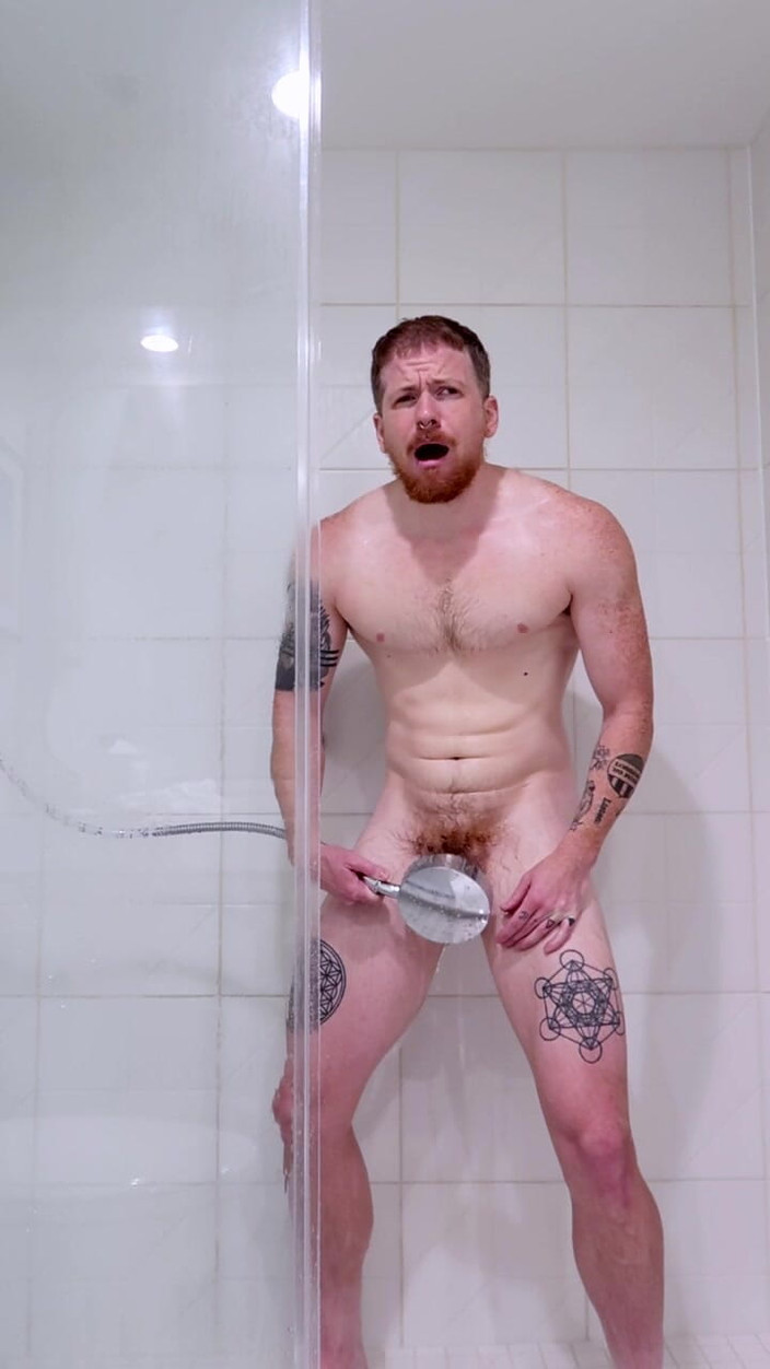 Stevie Trixx: Джинджер Ftm, душ, сперма в душі