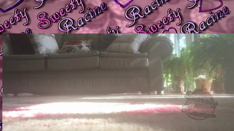 Sweety Racine: Giant SSBBW feet walking