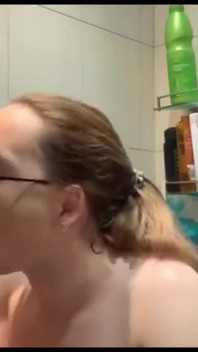 Büyük yaraklı boğa seks karısı tgirl ile sikişiyor