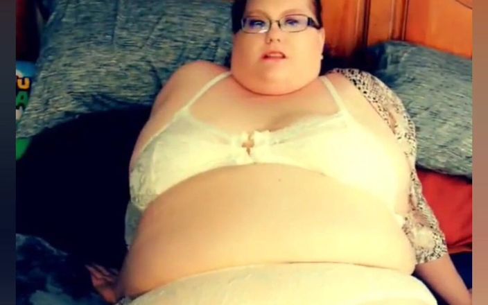 Misssunshinevip: Miss.Sunshine dalam pakaian cantik putih