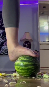 Size 16 Barefoot Fruit Crush Giantess Destruction