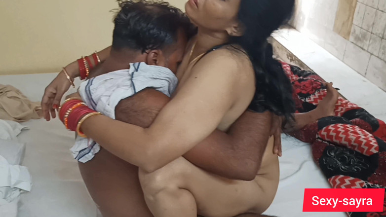 Sexy-sayra: Suri rumah berkongkek dubur keras dengan kawan suami