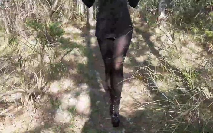 LauraOnHeels: Salto alto e caminhada na floresta