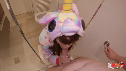 OlxRedFox: Stepsister sucks my cock while I shower and cum down...