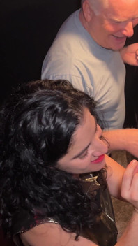 Videoclip complet - Starbutts: Clienți la gaura din zid - gloryhole care comandă cafea cu cremă specială - Cliff Media Productions