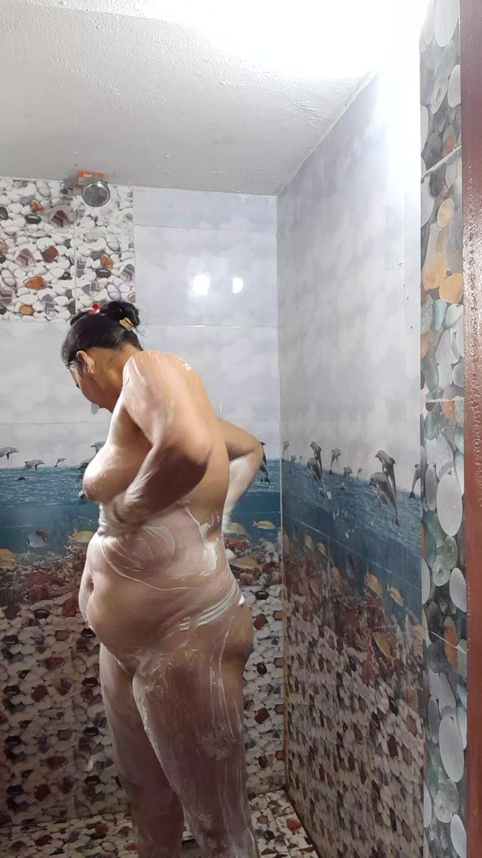 Puja555: देसी भाभी शावर रूटीन