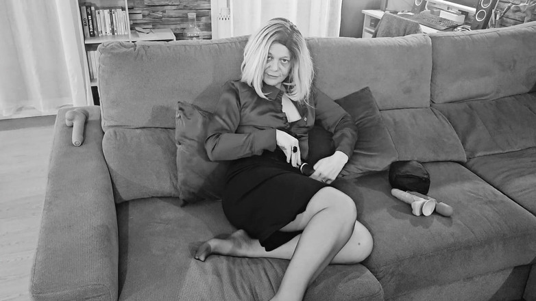 Sofy13: 내 질과 엉덩이를 박아줘