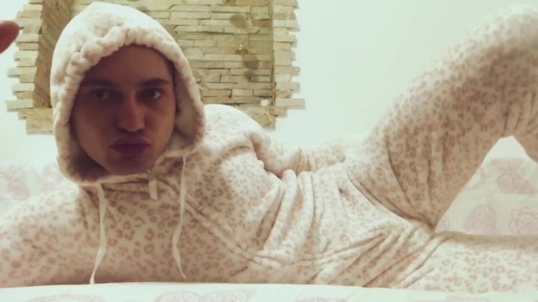 Merry Bell: 딜도를 존나 깊게 삼키는 파자마의 Sissy Boy