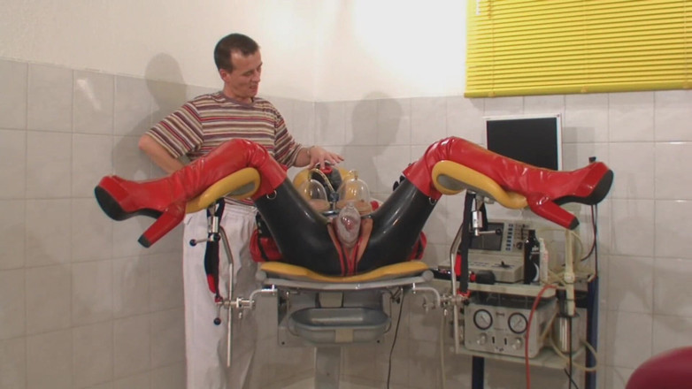 Rubber & Clinic Studio - 1ATOYS: การสูบสูญญากาศแบบแปลกประหลาดในชุดยางเต็มตัว