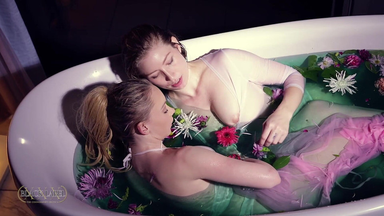 Black Label Magazine: Verronica Kirei e Athena Rayne lésbicas