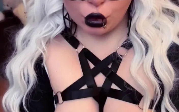 LexxiBakk: Goth Stepmommy BBC JOI