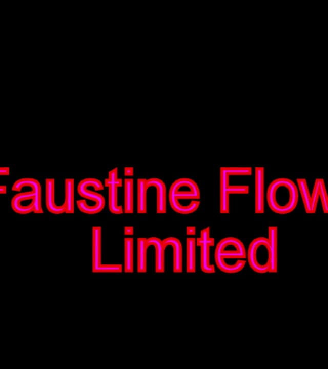 Faustine: Travestiet Faustine kuisheidskooibal mond gesnoerd ketting