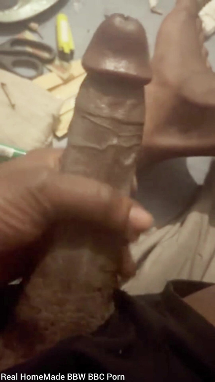 Big black cock BBCee: Aku lagi asik ngocok kontolku dengan minyak