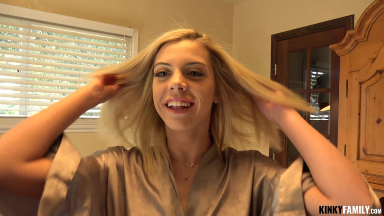 Kinky Family: Eating &amp; fucking stepsis pussy