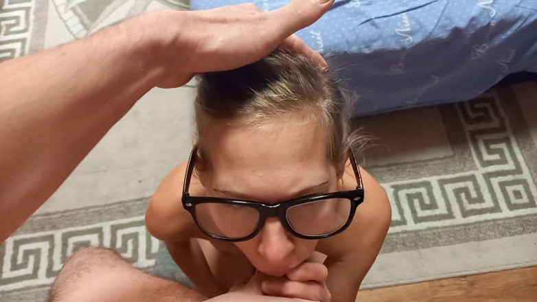 LG Nivan: Little Bitch Starts Masturbating While Sucking, She Really Enjoys It.