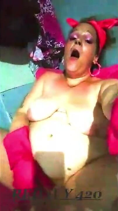 RedIvy420: Pink rubber glove pussy fingering