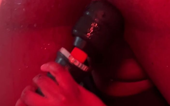 SEXXY-DAISY: Cewek basah dan berkelas di ruang merah