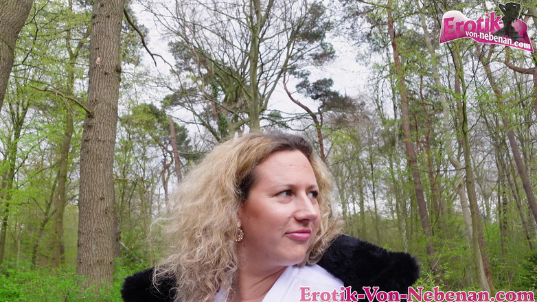 Erotik Von Nebenan: Fette Deutsche Hausfrau Bumst Im Auto Im Wald