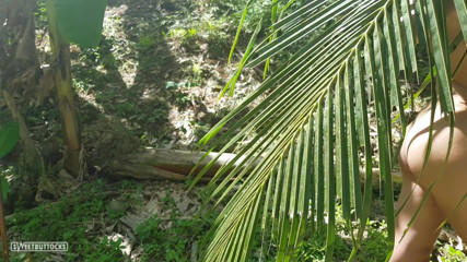SweetButtocks: Naked photo session in the jungle