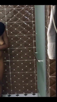 Melanie si gadis remaja sange lagi asik mandi